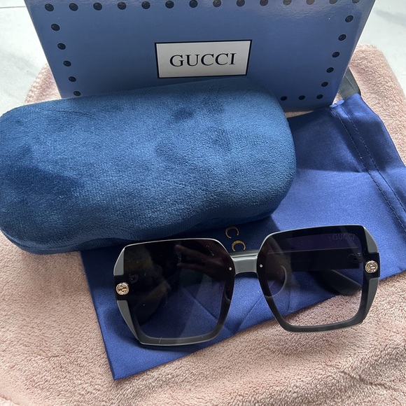 Gucci Grey Square Frame Sunglasses - Picture 2 of 8